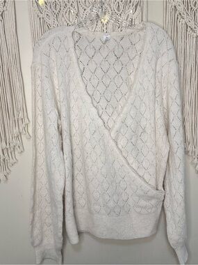 Old Navy Cream V‑Neck Wrap Knit Sweater